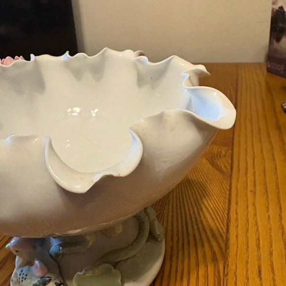 Chinese Porcelain Vase With Mandarin Ducks  on Lily Pads with Pink Flowers - Picture 11 of 11